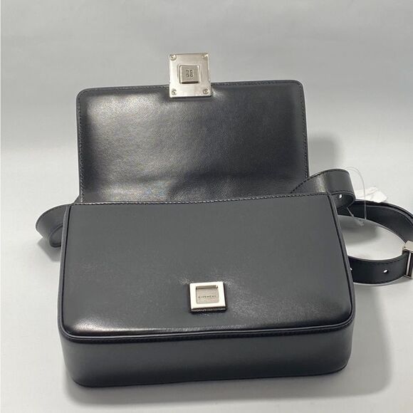 Givenchy Medium 4G Quilted Crossbody Bag in Lambskin Leather - Picture 5 of 16